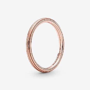 Pandora Me® 14k rose gold plated ring.
Size 10