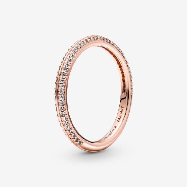 Pandora Me® 14k rose gold plated ring with clear cubic zirconia.
Size 8.5