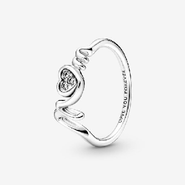 Pandora® Mom sterling silver ring with clear cubic zirconia.
Size 5