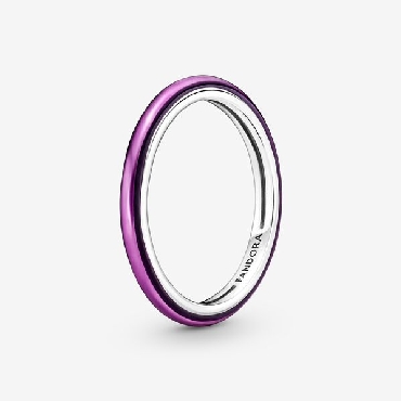 Pandora Me® sterling silver ring with transparent purple.
Size 8.5