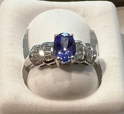 White gold Tanzanite ring
1.25 carat oval Tanzanite stone.
with 0.25 carat