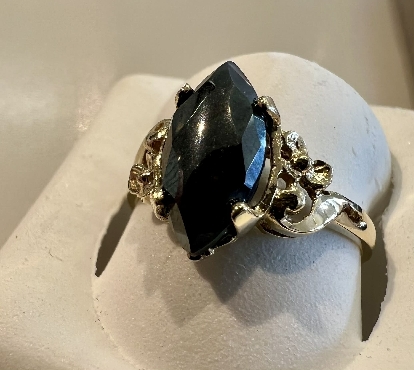 Black onyx yellow gold ring