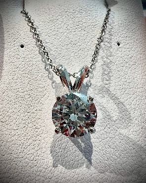WHITE GOLD LAB GROWN PENDANT
1.45 CARAT
G colour; VS2 clarity